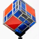 CUBO CROMATICO EN ROJO Y AZUL