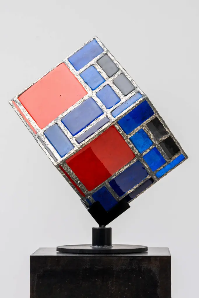 CUBO CROMATICO EN ROJO Y AZUL