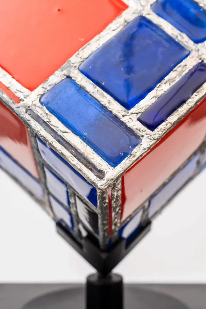 CUBO CROMATICO EN ROJO Y AZUL